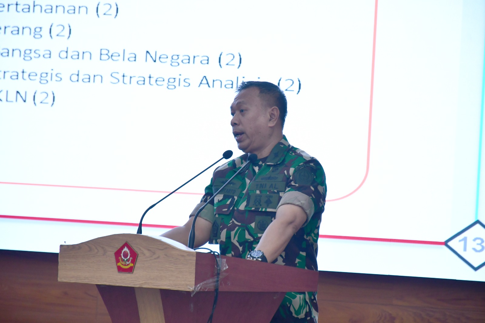 TINDAK LANJUT KERJASAMA PROGRAM S-2 SESKO TNI - UNHAN RI, PEJABAT SESKO TNI DAN PASIS TERIMA SOSIALI