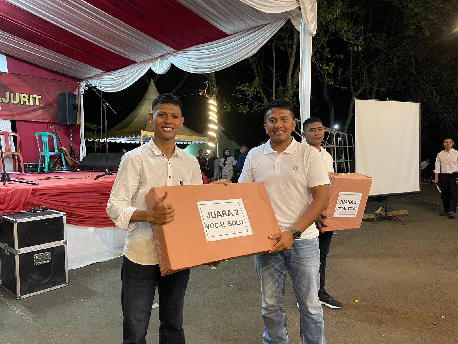 Panggung Hiburan Prajurit Yonif 330 Tri Dharma : 