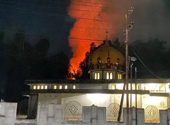 TNI Jajaran Korem 012/TU Sigap Bantu Padamkan Kebakaran Kantor Dishub dan Lahan Warga di Abdya