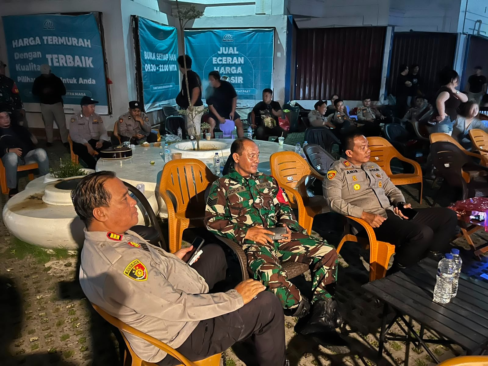 Babinsa Koramil 0901-02/SPNG Monitoring Nobar Piala Dunia 2026 di Kawasan Citra Niaga
