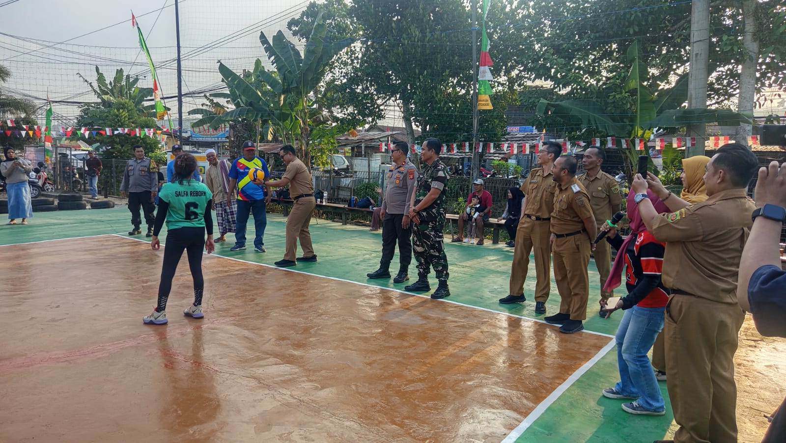 Danramil 0901-03/ Samarinda Seberang Hadiri Pembukaan Turnamen Voli Putri HUT RI ke-81