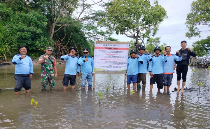 Babinsa Teluk Dalam dan YAKOPI Pantau Pertumbuhan Mangrove di Simeulue