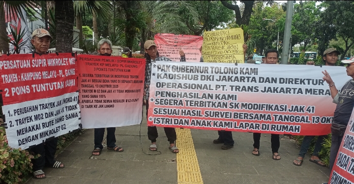 Sopir Mikrolet M 02 Gerudug Kantor Gubernur, Minta Dishub Konsisten Perubahan Jalur JAK41