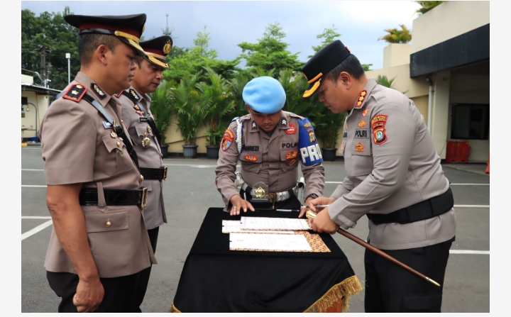 Kapolres Metro Bekasi Kota Pimpin Sertijab Kasat Intelkam, Kasat Binmas, dan Kapolsek Bekasi Selatan