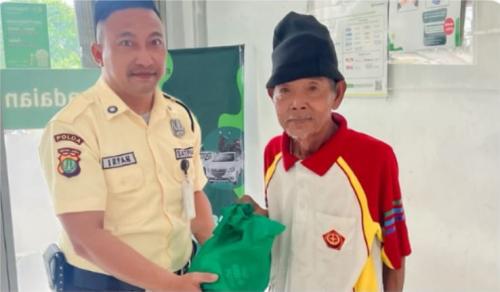 PT Pegadaian Kanwil VIII Jakarta 1 Salurkan Bantuan Sembako untuk Masyarakat Sekitar