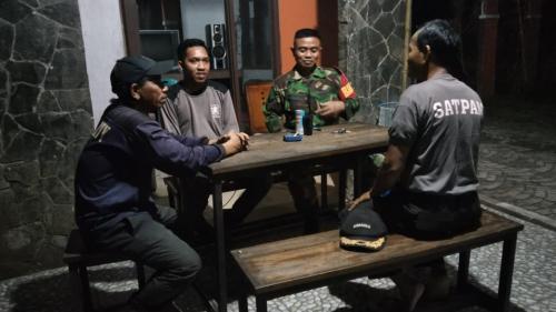 Patroli Malam Babinsa di Kelurahan Sungai Keledang, Wujud Sinergi TNI dan Masyarakat