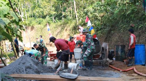 Dengan Penuh Dedikasi, Satgas TMMD Reguler Ke-129 Wujudkan Impian Masyarakat Desa Watuduwur