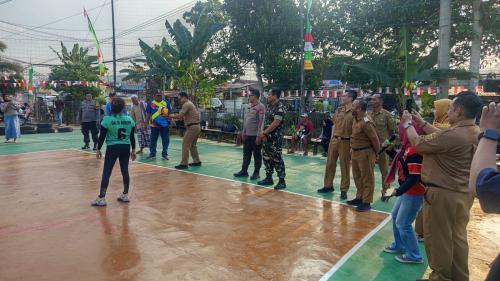 Danramil 0901-03/ Samarinda Seberang Hadiri Pembukaan Turnamen Voli Putri HUT RI ke-81