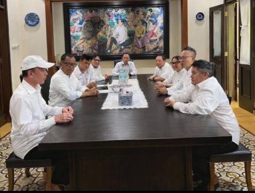 KESEDERHANAAN PRESIDEN KE 7 JOKO WIDODO BLUSUKAN MENYAPA RAKYAT INDONESIA