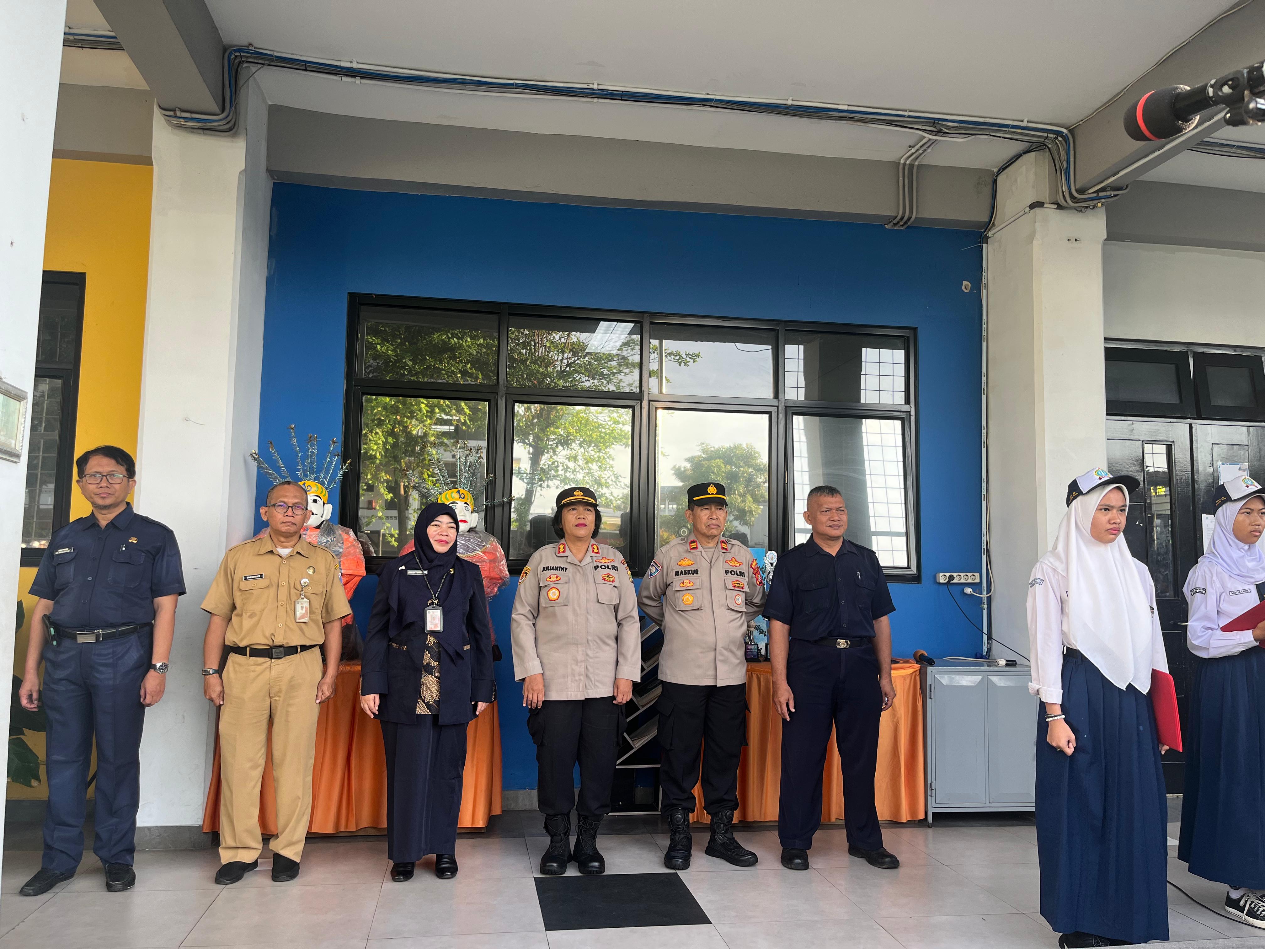 Ini pesan Bu Polwan saat menjadi pembina upacara di SMP N 198 Jakarta 