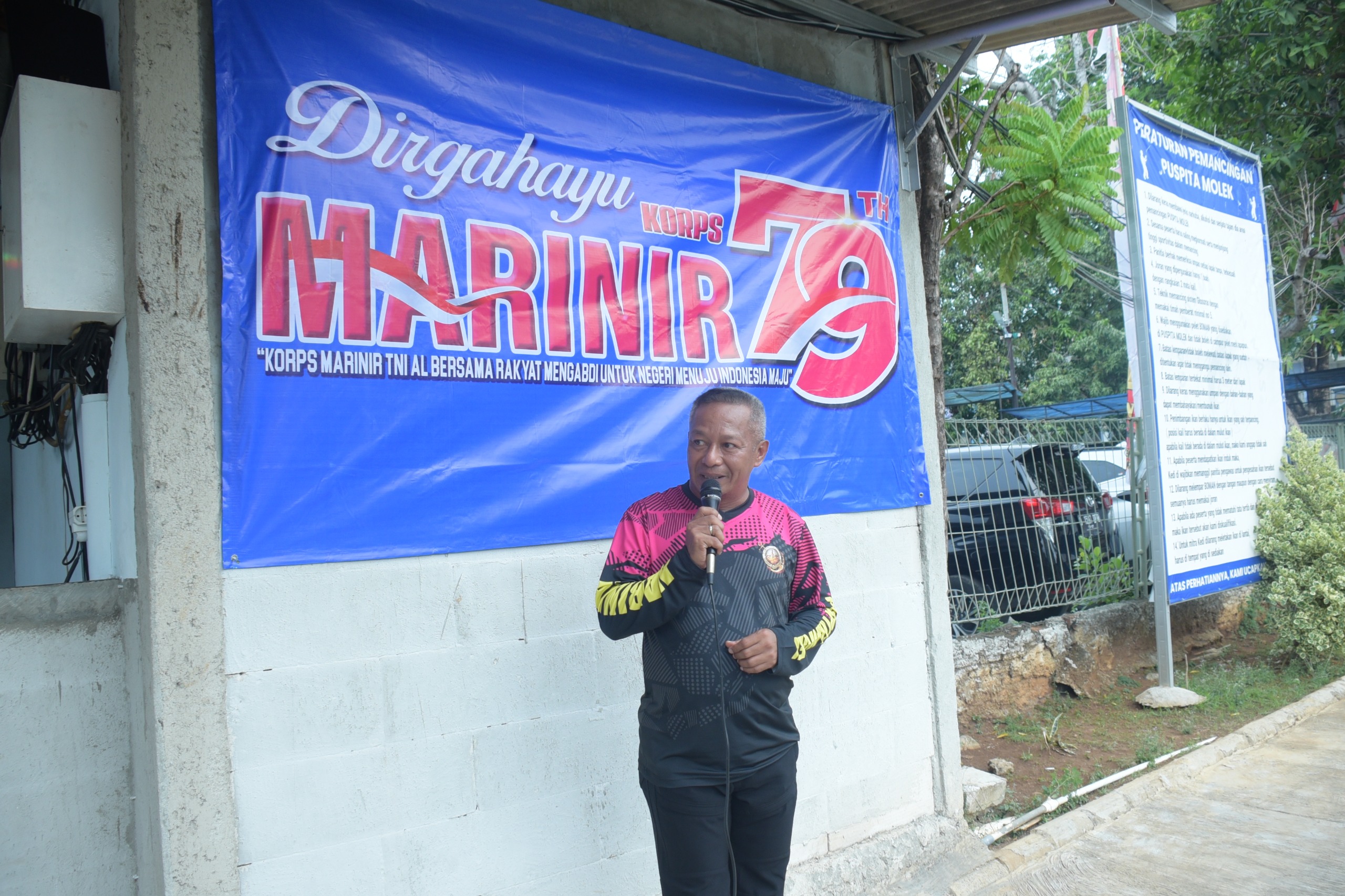 GALATAMA LOMBA MANCING KORPS MARINIR DIPADATI OLEH PARA PESERTA 