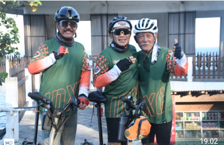Rayakan HUT ke -80 RI, Club Sepeda IDXC IDC3 Indonesia  Nggowes dari Tanjung Lesung