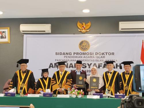 Kathur Suhardi Dihadapkan Tim Penguji Doktor Sukses Mempertahankan Disertasi